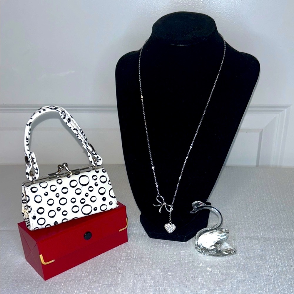 Swarovski Crystal Heart & Bow Necklace | New With Tag and Jewelry Box - Picture 6 of 6